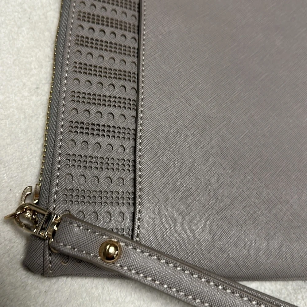Sole Society Gray Large Clutch IPad Top Zip Purse, LIKE NEW! NEVER USED!